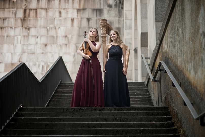 Das „Duo Calanthe“ mit Mascha Wehrmeyer (Violine) und Lea Maria Löffler (Harfe) spielt am Freitag, 21. Oktober, im Kunstspeicher auf dem Mettinger Schultenhof.Marco Ganzmann