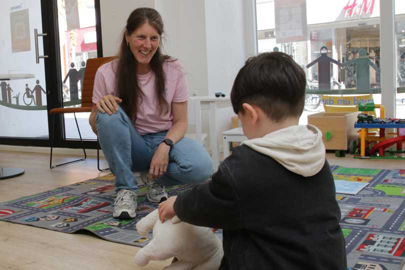 Fragen klären, während die Kinder spielen: Das Familienbüro in der Großen Straße ist Beratungs- und Anlaufstelle für alle Themen rund um die Familie.
