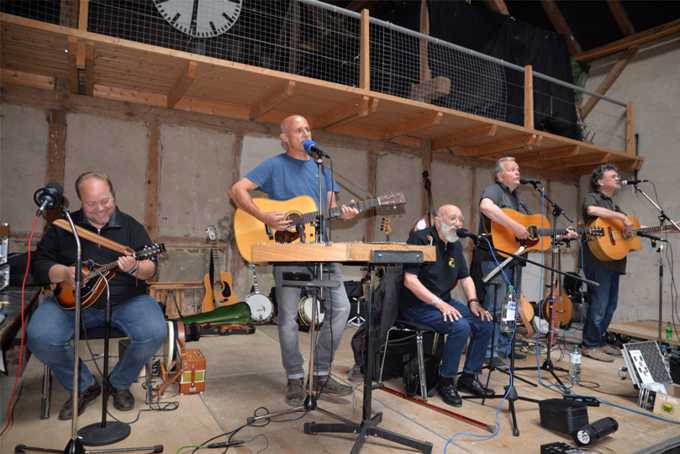 Schon 2019 trat die Folkband „An Rinn“ beim irischen Frühstück auf dem Schultenhof auf. Und auch diesen Mai wollen sie wieder in Mettingen zu Gast sein. 