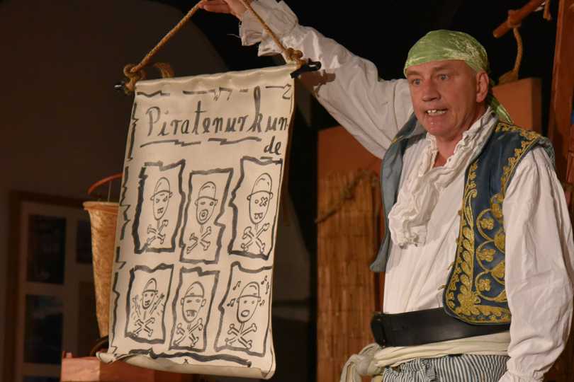 Das Piratenspiel mit „Stolperjan“ Christoph Bäumer machte den Kindern viel Spaß.